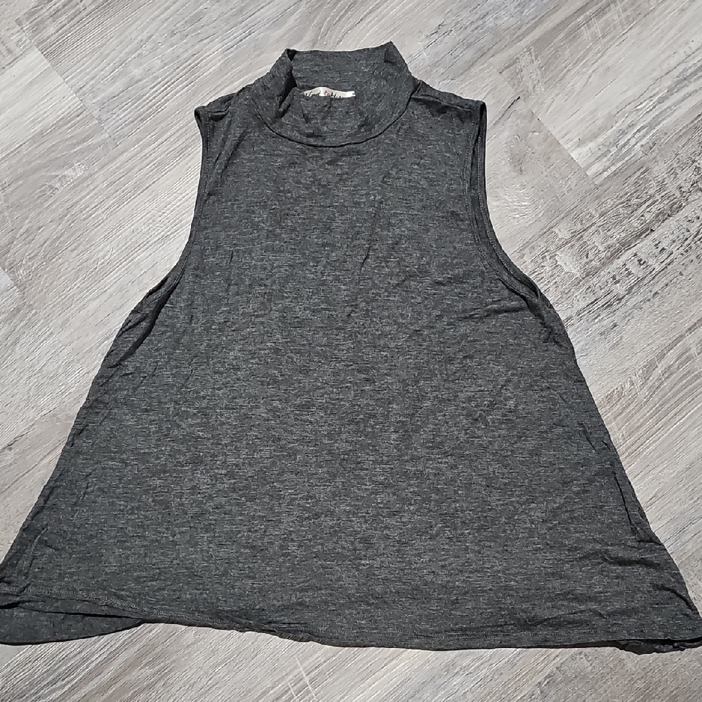 NWOT Heart & Hips Sleeveless Gray Women's Top